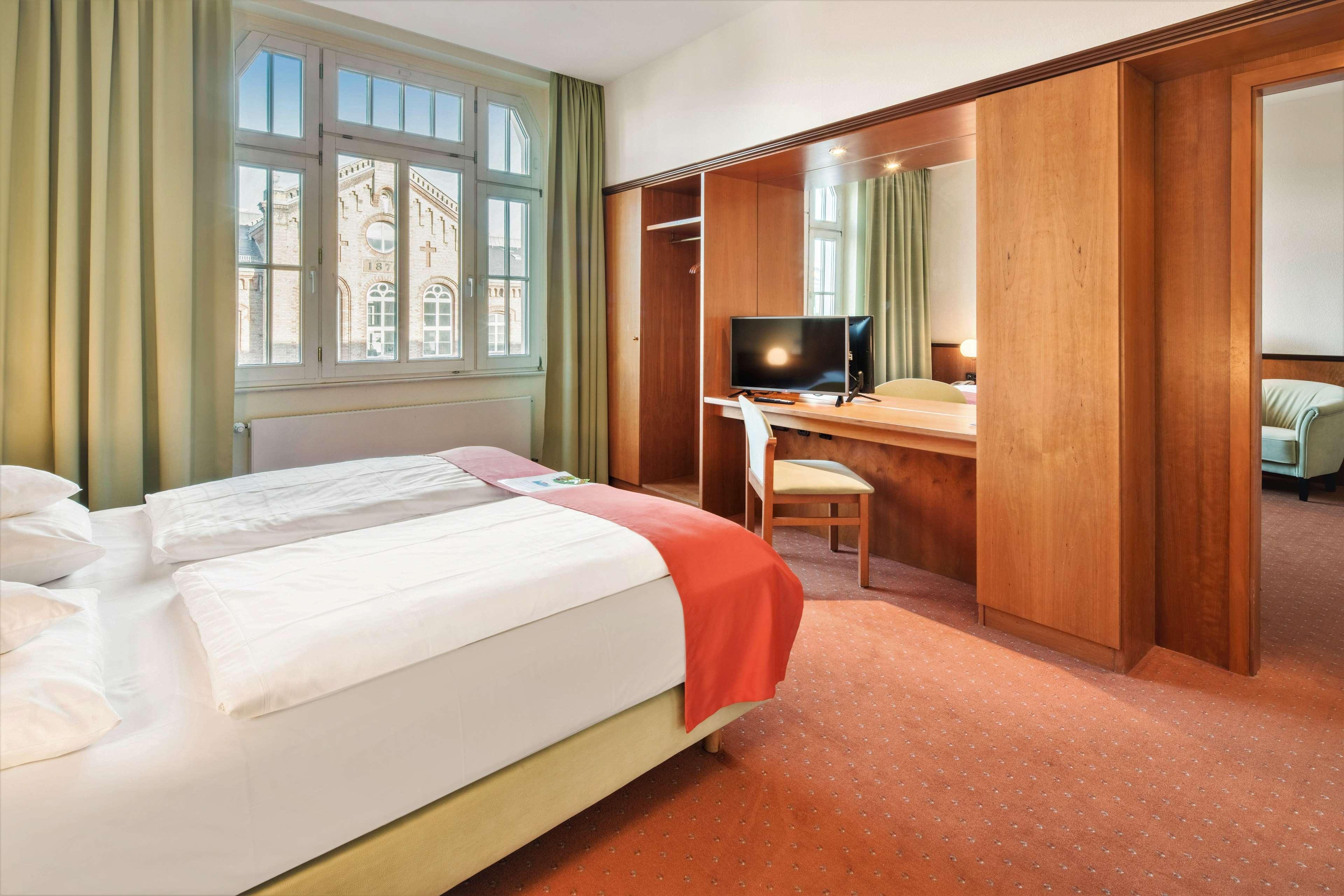 Western Excelsior 4*
