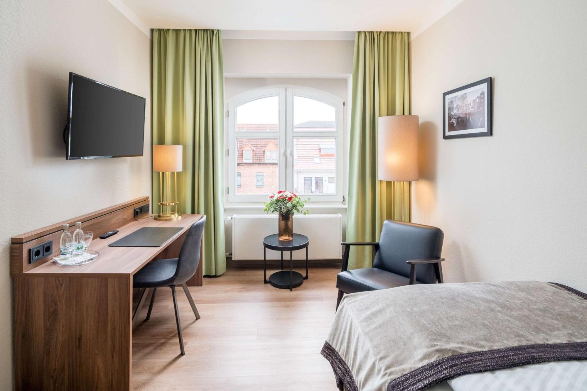 Отель Western Excelsior 4*