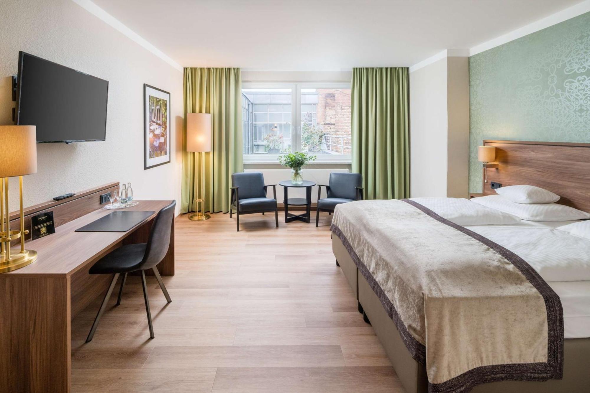Western Excelsior Отель 4*