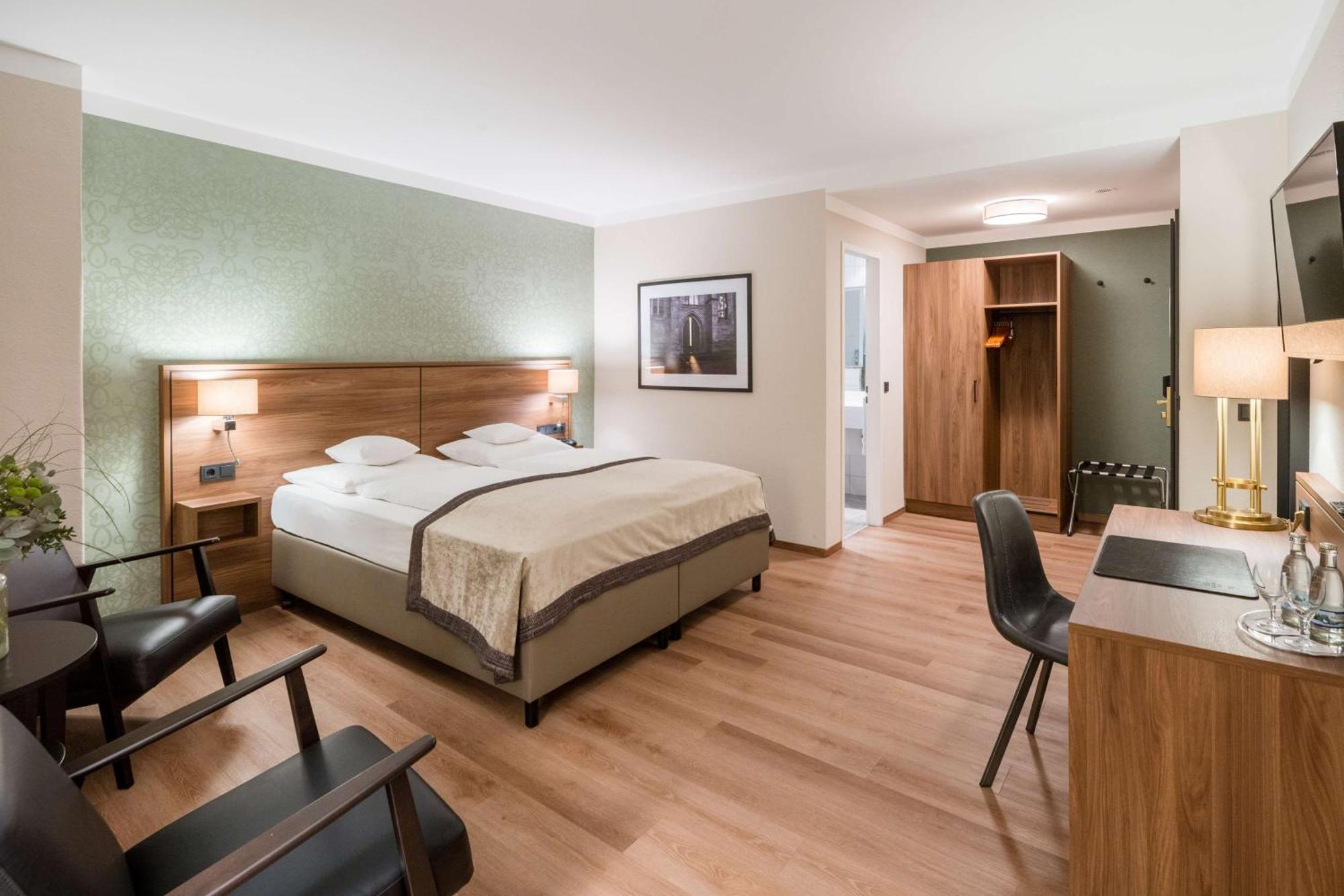 Отель Western Excelsior 4*