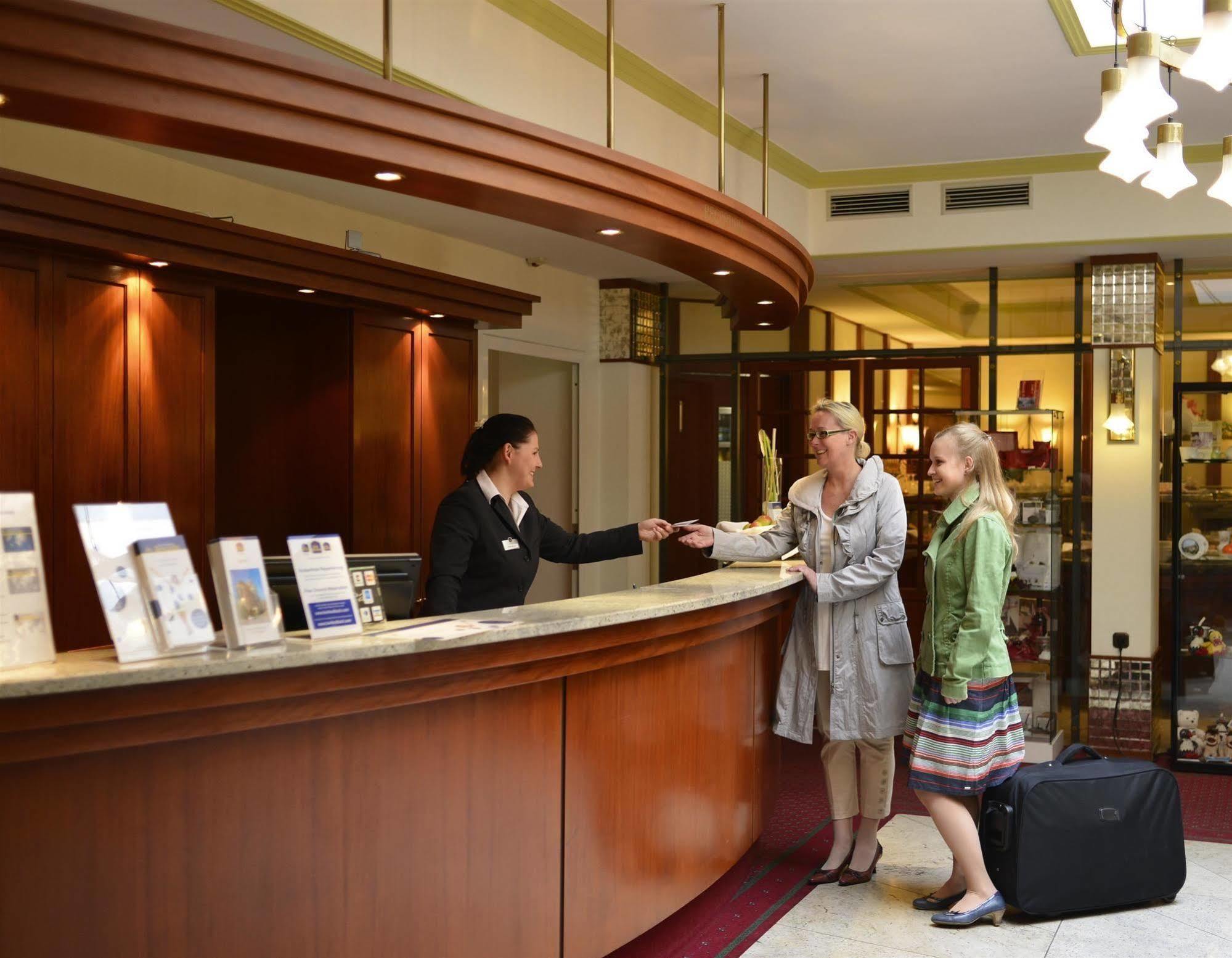 Western Excelsior Отель
